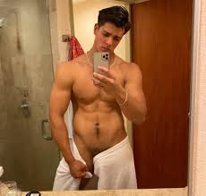 Daniel Padilla desnudo, el nuevo wapayaso muestra el pene - Zona Gay