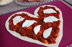 Sos Repas De Saint Valentin En 30min 1 Pizza D Amour Bonjour Darling Repas Romantique Repas Amoureux Repas Saint Valentin