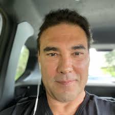 Eduardo Yáñez Oficial added a new...