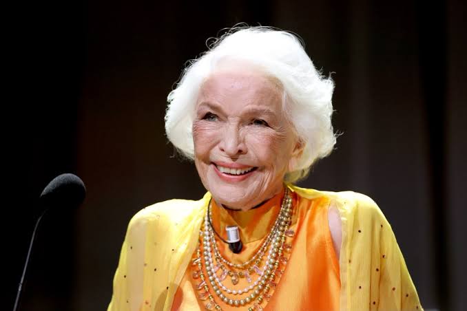 Ellen Burstyn Cries as She Gets Venice Golden Lion