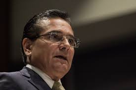 Asumo esta decisión con absoluta responsabilidad y convicción, porque lo que está en juego va más allá de ideologías, partidos o colores. Quien Es Silvano Aureoles El Cuestionado Gobernador De Michoacan Que Empujo A Un Hombre Que Se Manifestaba En Su Contra Infobae