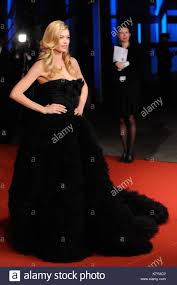 Doutzen kroes is an international top model from the netherlands. Premiere Film Nova Zembla Bei Rai Theater In Amsterdam Niederlande Mit Doutzen Kroes Wo Amsterdam Niederlande Wenn 21 November 2011 Credit Mischa Schoemaker Wenn Com Stockfotografie Alamy