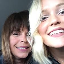 Alix Boudreau (@_aliixmarie)