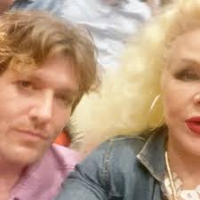 #swipingamerica @reagan.baker_ shining Last night @92ndstreety legend  @kimcattrall graced us with the cast. Go Team Reagan !, @_ashleighwarren  @_kesun @kriskelkar @maya_hawke @vaingloriously ...