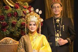 Keunikan rumah ini dengan rumah yang lain. Hari Kemerdekaan Ri Ini 5 Pakaian Adat Tradisional Di Indonesia Parapuan