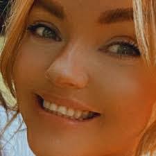 Lindsey Francis's Instagram, Twitter & Facebook