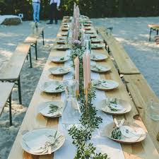 f e s t i v a l fotocredits sjuulfotografie voetjesinhetzand festivalwedding festivalbruiloft biertafel tuinfeest bruiloft tent bruiloft bruiloft tafels