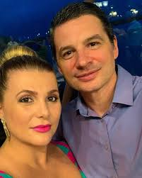 Feliz aniversário Valentina 💖 Mil milhões de beijos pra você!! Chegar nos  17 anos é uma delícia ❤️Parabéns 🎉 Amamos você filha🥰