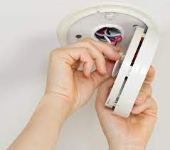 The sound of the alarm is designed to catch your attention, but if it's happening when there's no actual emergency, this can be both frightening and frustrating. Troubleshooting A Smoke Detector Thriftyfun