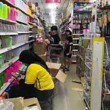 Kedai serbaneka merupakan sejenis kedai kecil di sesebuah kawasan tepu bina yang menjual pelbagai barangan keperluan harian seperti makanan, minuman, alat tulis, kelengkapan tandas, dsb. Kedai Serbaneka Eco Rm2 5 Tips From 408 Visitors