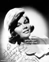 Louise Obrien's Instagram, Twitter & Facebook