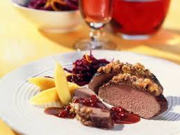 Hirschrucken Mit Nusskruste Rezept Weihnachtsessen Mit Fleisch Rezepte Essen Und Trinken