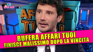 Bufera Affari Tuoi: Finisce Malissimo Dopo la Vincita! L'ultima puntata di Affari Tuoi ha visto una partita amara: Stefano De Martino non se la passa bene. Ecco che cosa è successo! #gossipnews #
