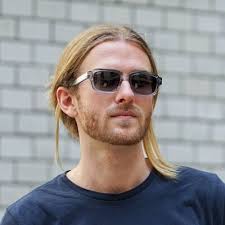 Achat LEVY GLAND. Des lunettes de soleil en gros