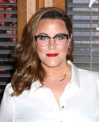 Elizabeth Cupp's Instagram, Twitter & Facebook