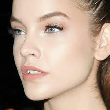 Barbara Palvin's Makeup Photos & Products