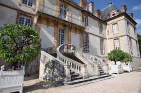 Les Orangers Du Chateau De Bourron Viennent De Sortir De Leur Orangerie Il Regne Une Delicieuse Odeur De Fleur D Ora Fontainebleau Chateau Hotel Architecture