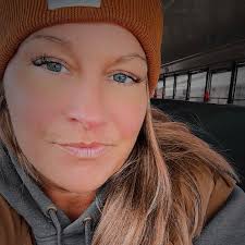 Beautician for fine wavy hair near Rockville