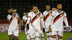 João paulo da silva (atlético goianiense) sofre uma falta no campo defensivo. M8 P8av Z7if M