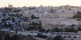 But the annual event is widely perceived as provocative, as hardline nationalist israelis, guarded by police, march through the damascus gate of the old city and through the muslim quarter to the. Vallasok Keresztvarosa Jeruzsalem Fotokkal Debrecen Hirei Debreceni Hirek Debrecen Es Hajdu Bihar Megye Hirei Dehir Hu