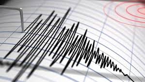 Gempa terasa kencang hingga warga berhamburan keluar dari rumah. Gempa Magnitudo 5 3 Guncang Sulawesi Barat