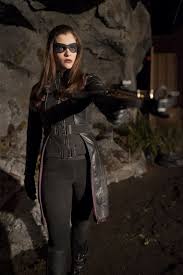 Birds Of Prey Cw 2020 Arrow Over 20 Images Released From In 2020 Jessica De Gouw Huntress Huntress Costume