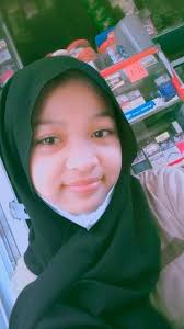 Tiga orang siswa yaitu Andi, Teti dan Roni sedang ...