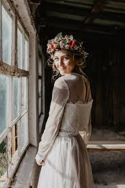 Das brautkleid stellt für die meisten damen eines der wichtigsten kleidungsstücke in ihrem leben dar. Hochzeit Auf Dem Bauernhof Mit Sommerlicher Leichtigkeit Schleifenfanger