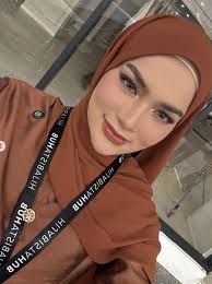 Pesona Davina Karamoy Saat Makan Enak di Resto Mewah