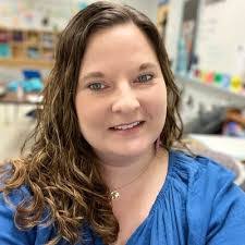 Amie Moore's Instagram, Twitter & Facebook