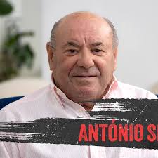 António Simões: “Salazar nunca gostou de futebol; nem sabia o nome dos  jogadores, até confundiu o Eusébio com o Coluna”