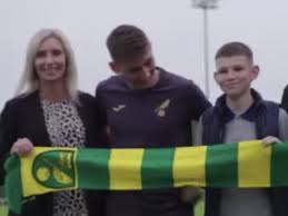 The term rent free is used a little too much these days but needs said when you encounter those as obsessed as the mother of billy gilmour who was on hand for his loan move to norwich from chelsea long after he fled sevco. Billy Gilmour S Rangers Daft Mum Avoids Green At All Costs During Norwich City Unveiling Glasgow Live