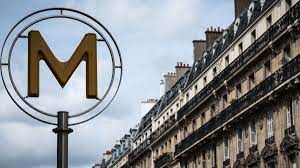 Un homme meurt dans le métro parisien après avoir chuté sur les voies