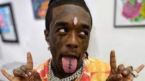 The rapper appeared in an instagram story on tuesday with his girlfriend sans the massive pink diamond he got pierced into his forehead earlier this year. Mp3aeqbmw1yuhm