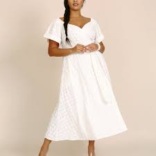 From the casual 'fits you've come to expect to new luxe options, the online boutique now offers a range of gowns for every wedding theme and location. 33 Best Plus Size Occasion Dresses Of 2021