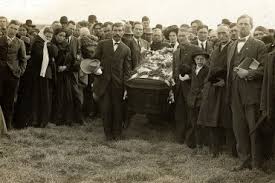 Quanah Parker S Funeral The Morning After Quanah Parker S Death Hundreds Gathered To Pay Their Last R American Indian History Native American History Quanah