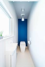 発色のいいブルーのアクセントクロス ルポハウス 設計士とつくる家 注文住宅 デザインハウス 自由設計 マイホーム 家づくり 施工事例 滋賀 おしゃれ トイレ アクセントクロス ブルー トイレ おしゃれ トイレ 壁紙 おしゃれ トイレ インテリア