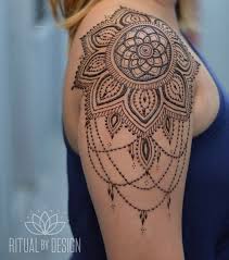 Pin Von Vilane Pinheiro Auf Tatuagens No Ombro Feminino Schulter Tattoo Frauen Mandala Tattoo Schulter Armeltatowierungen