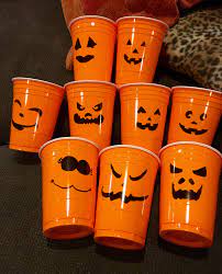 Quali sono le feste più importanti del nostro calendario? Halloween Jack O Lantern Cups Made With Sharpie And Orange Solo Cups Halloween Jack O Lanterns Jack O Lantern Halloween Jack