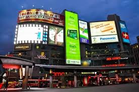 The 40 feet high billboards cost around $20,000 to build the smaller boards and $90,000 for the largest. How Much Does A Digital Billboard Cost Movia Media