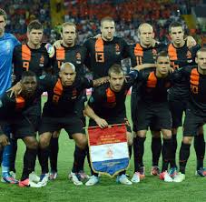 24 mannschaften treten bei der fußballeuropameisterschaft an. Em 2012 Ronaldo Schiesst Portugal Weiter Holland Raus Welt