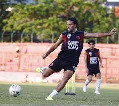 Manajemen psm sudah berjanji akan mendatangkan pemain muda, selain bagian dari peremajaan klub, juga untuk target jangka panjang untuk tim, ujar munafri. Ezra Walian Another Training At Psm Makassar Done Getting Ready Ewako Psm Makassar Facebook