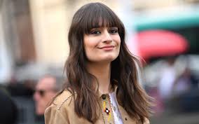 Il y a quelques jours, par message, un copain m'a envoyé ces mots. Clara Luciani La Peau Et Les Odeurs Me Manquent Surtout