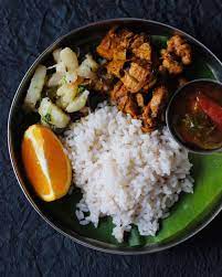 Indu Mathew On Instagram Oru Lunch Kadha Kerala Parboiled Rice With Chicken Curry Potato Stir Fry Rasam And A Sl Curry Chicken Stir Fry Parboiled Rice