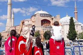 Hagia sophia interior at istanbul turkey. Warum Erdogan Die Hagia Sophia Wieder Zur Moschee Gemacht Hat Vorwarts