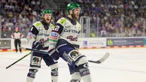 Eisbären schießen Mannheim auch im dritten Finalspiel aus der Halle