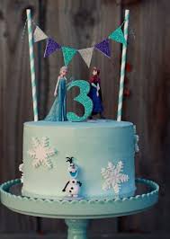 Le Gateau Reine Des Neiges 50 Idees Originales Archzine Fr Geburtstagskuc En 2020 Gateau Anniversaire Reine Des Neiges Gateau Reine Des Neiges Gateau Anniversaire