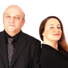 Michael U Evelyn: "Niġġieldu Kull Ħames Sekondi"