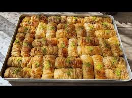 Yufkasi Yag Gibi Acilan Kiyir Kiyir Burma Baklava Youtube Yemek Tarifleri Yemek Tatli