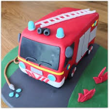 Weitere ideen zu kuchen in autoform, cars kuchen, kindertorte. Mit Trara Und Tatutata Ins Neue Jahr Feuerwehr Auto Torte Cupcake Hexerl